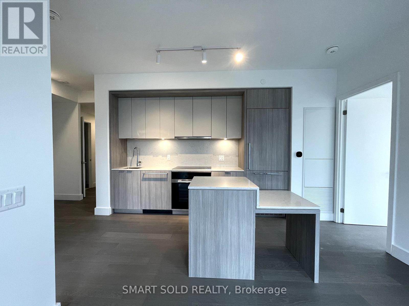 610 - 6 Greenbriar Road E Property Photo 3