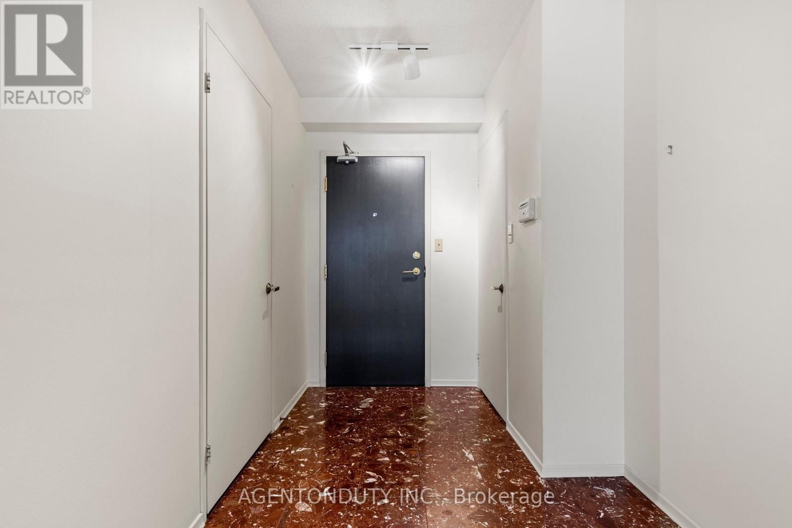 1003 - 30 Holly Street Property Photo 7