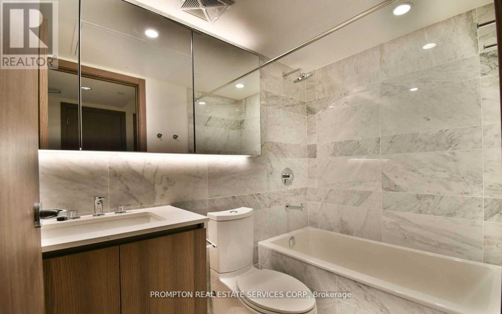 3807 - 19 Bathurst Street Property Photo 6