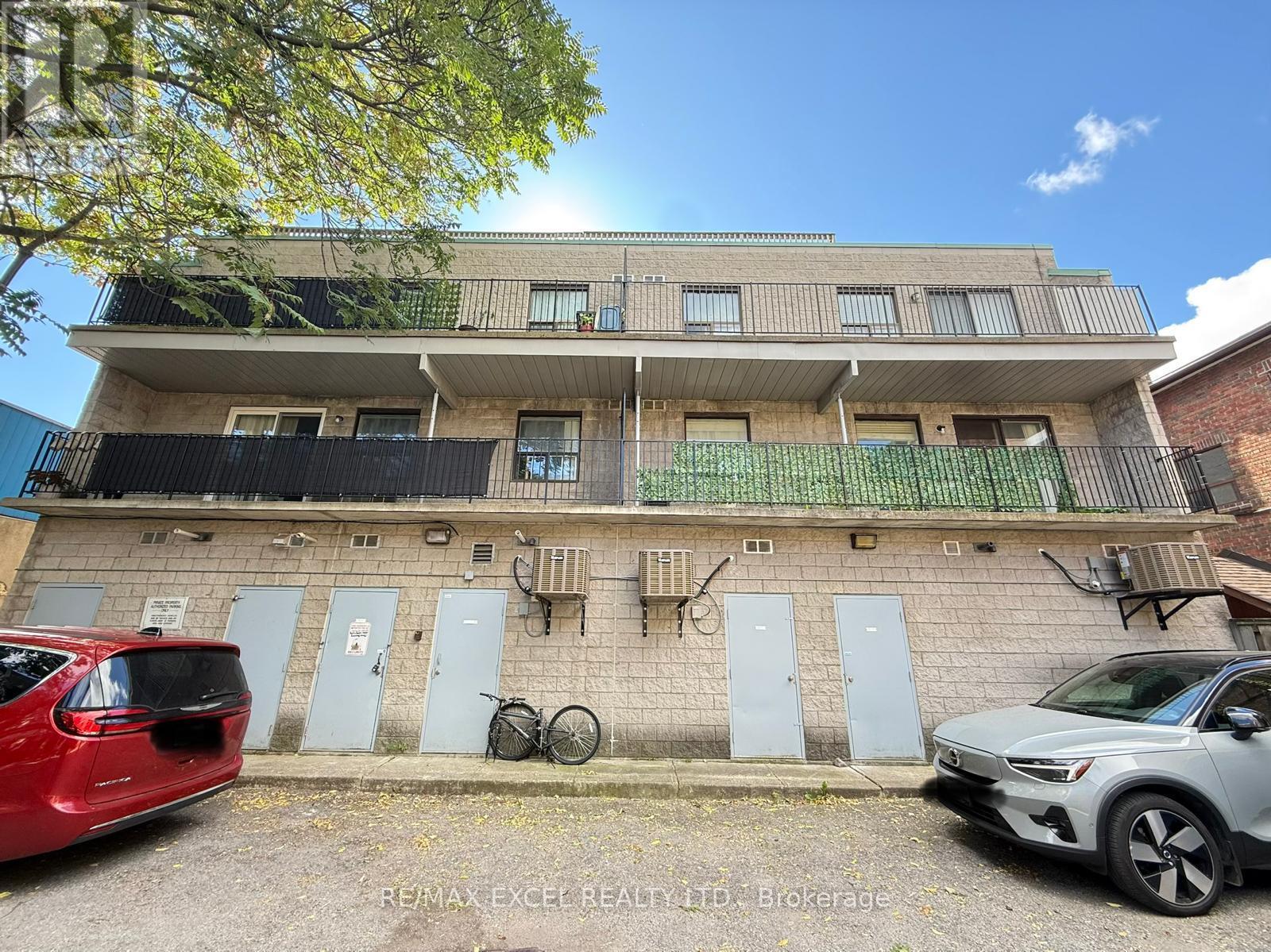 305 - 666 St Clair Avenue W Property Photo 6