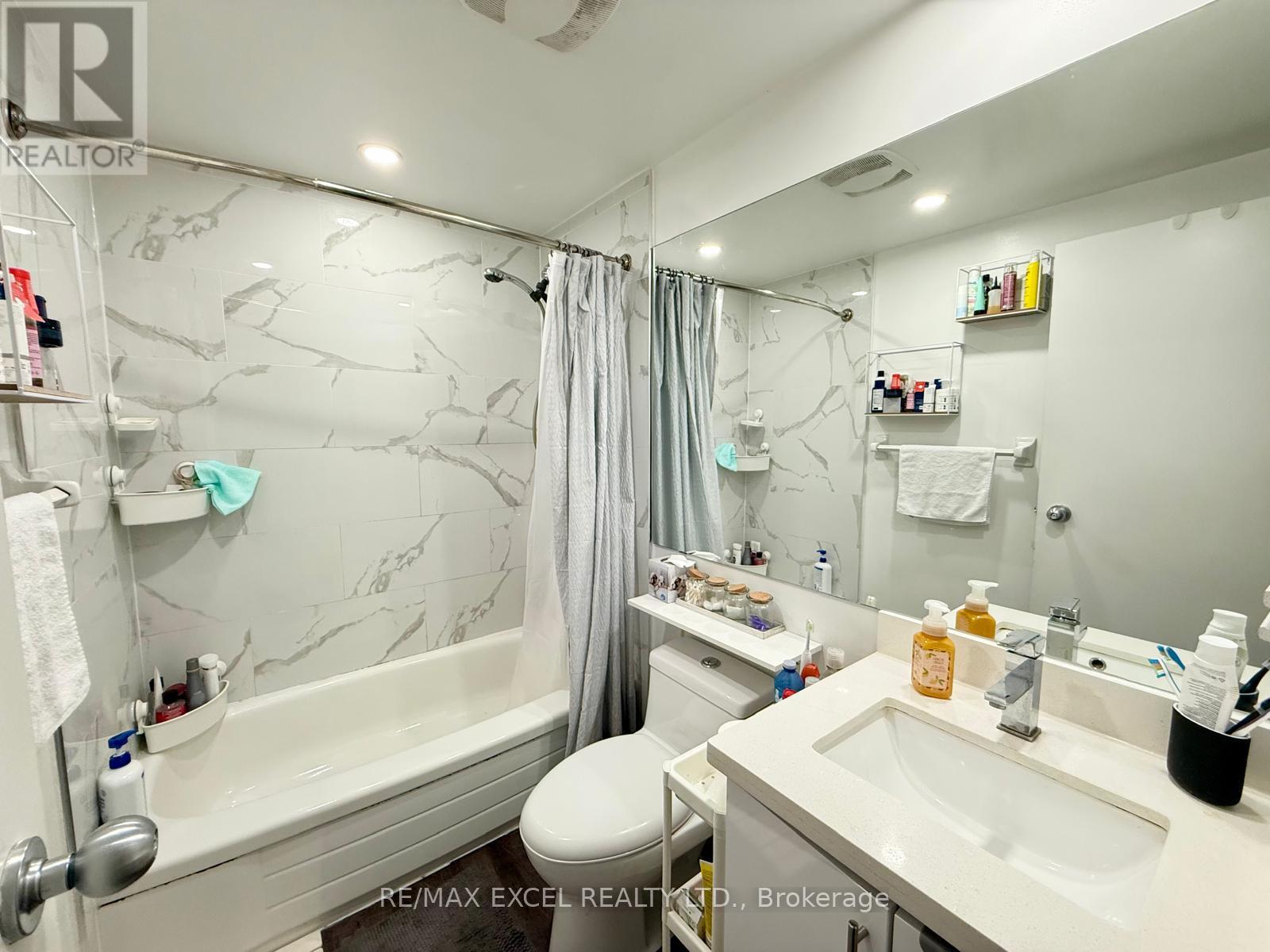 305 - 666 St Clair Avenue W Property Photo 16