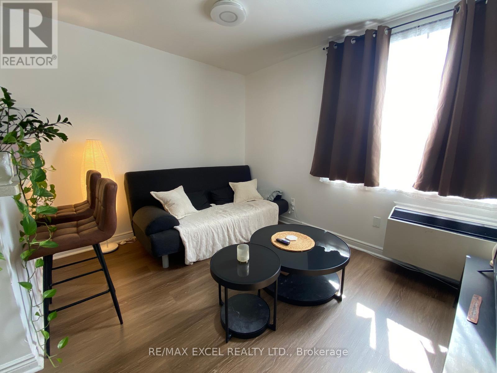203 - 666 St Clair Avenue W Property Photo 10