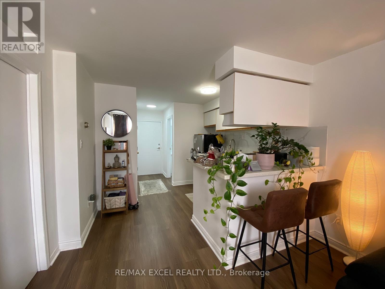 203 - 666 St Clair Avenue W Property Photo 11