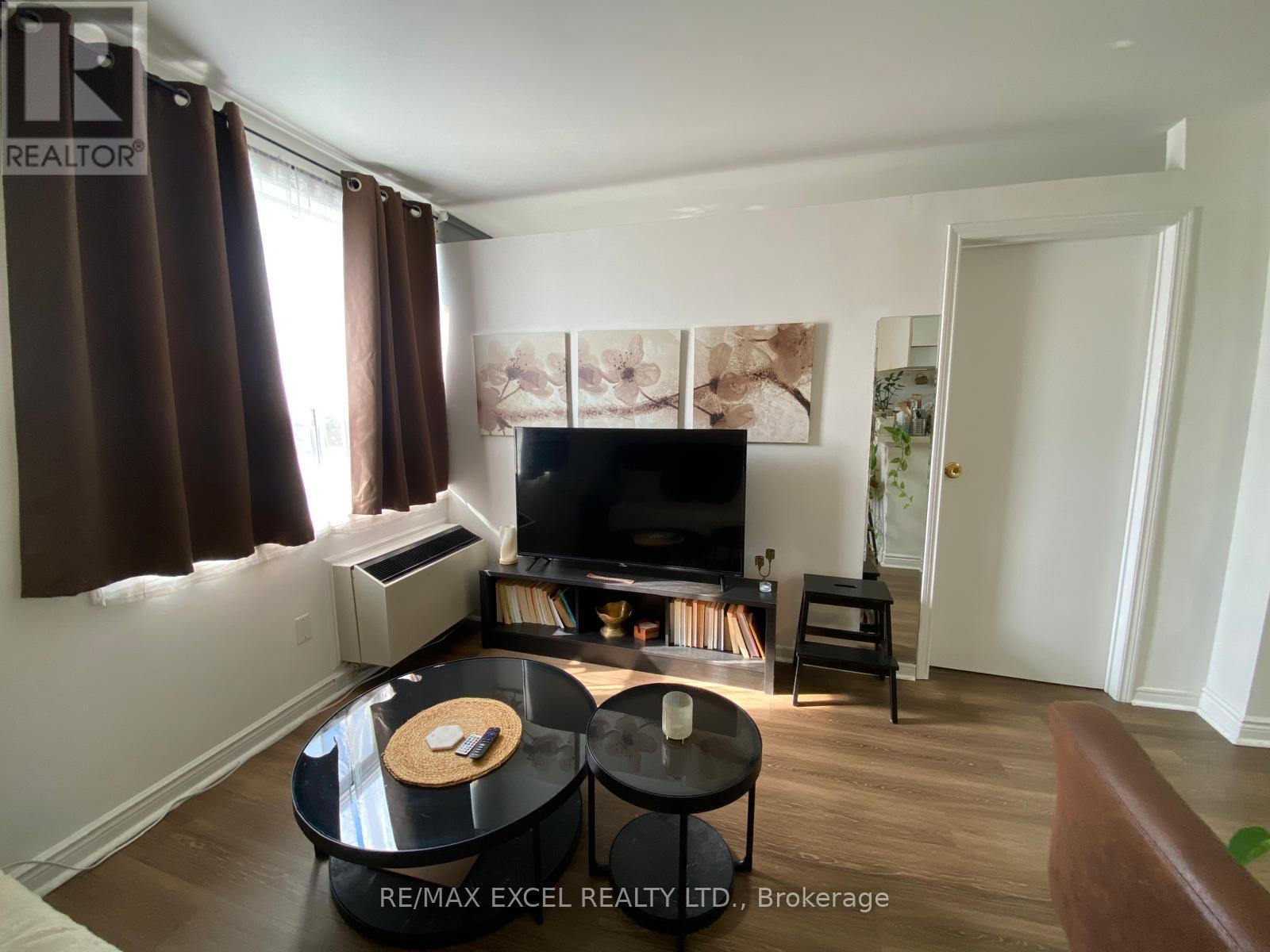 203 - 666 St Clair Avenue W Property Photo 12
