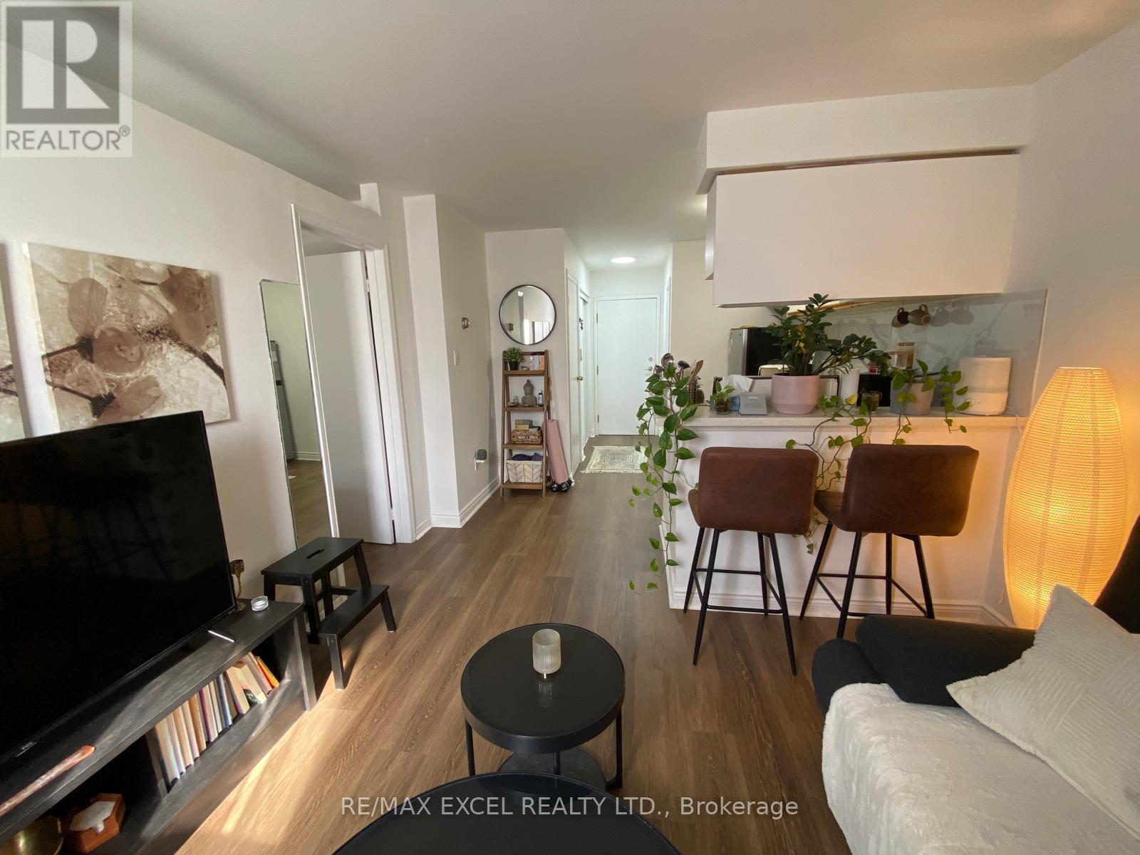 203 - 666 St Clair Avenue W Property Photo 13