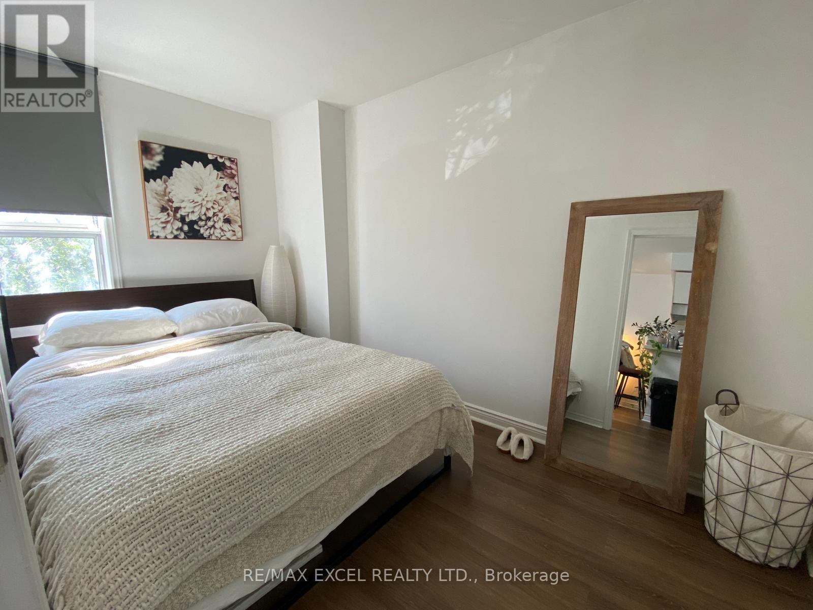 203 - 666 St Clair Avenue W Property Photo 15