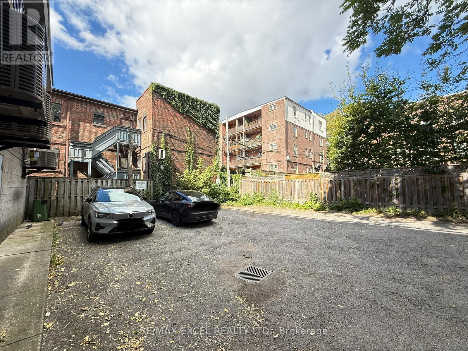 304 - 666 St Clair Avenue Property Photo 5
