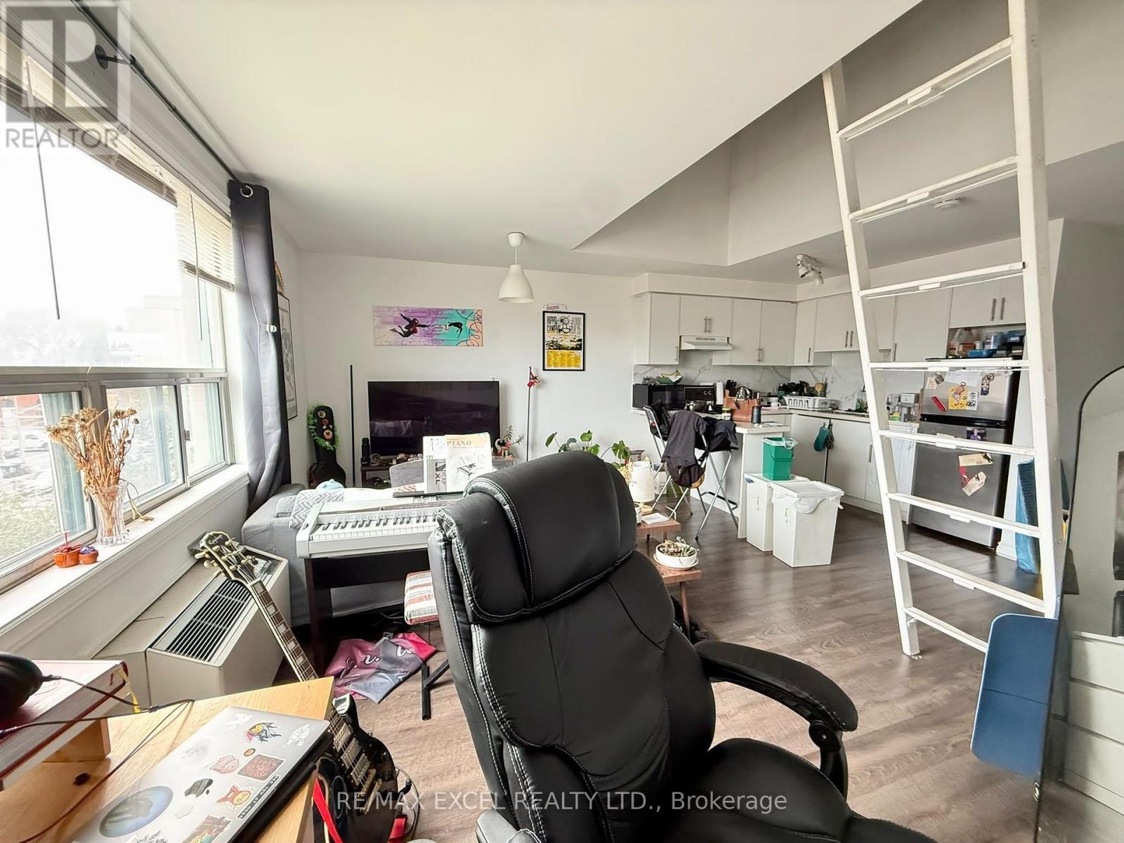 304 - 666 St Clair Avenue Property Photo 13