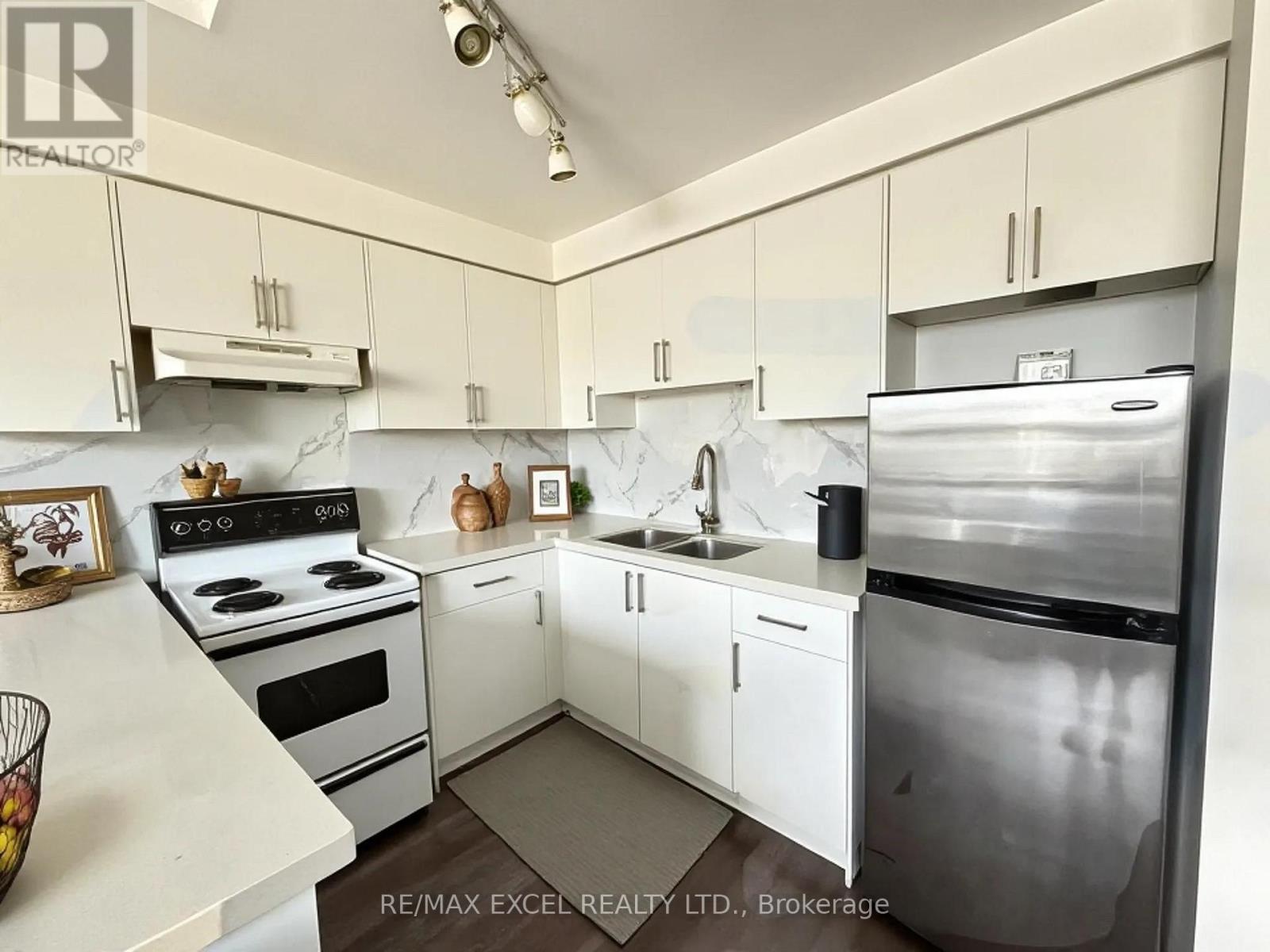 304 - 666 St Clair Avenue Property Photo 14