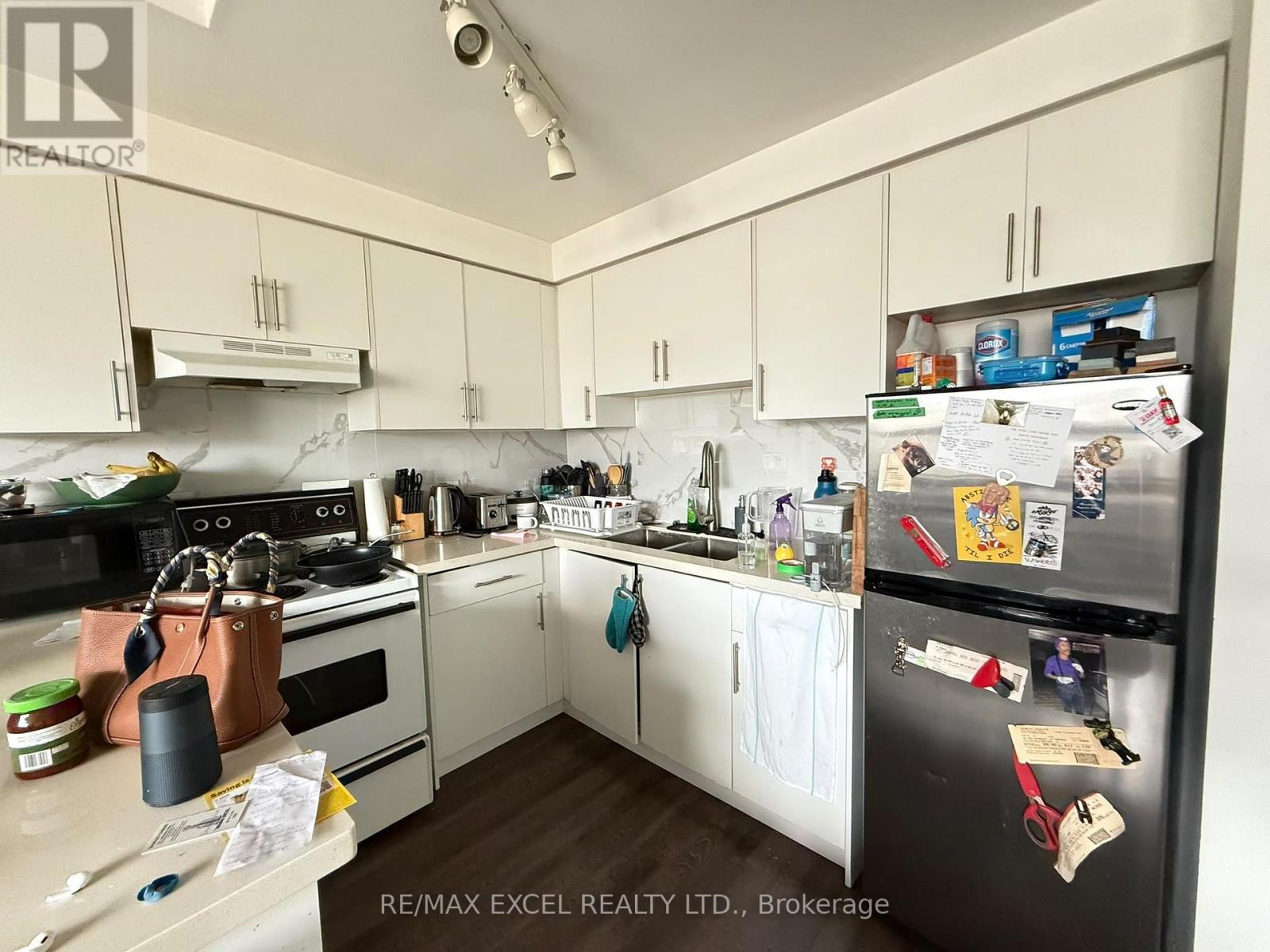 304 - 666 St Clair Avenue Property Photo 15