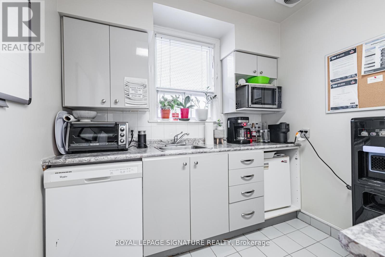 435 Eglinton Avenue W Property Photo 23