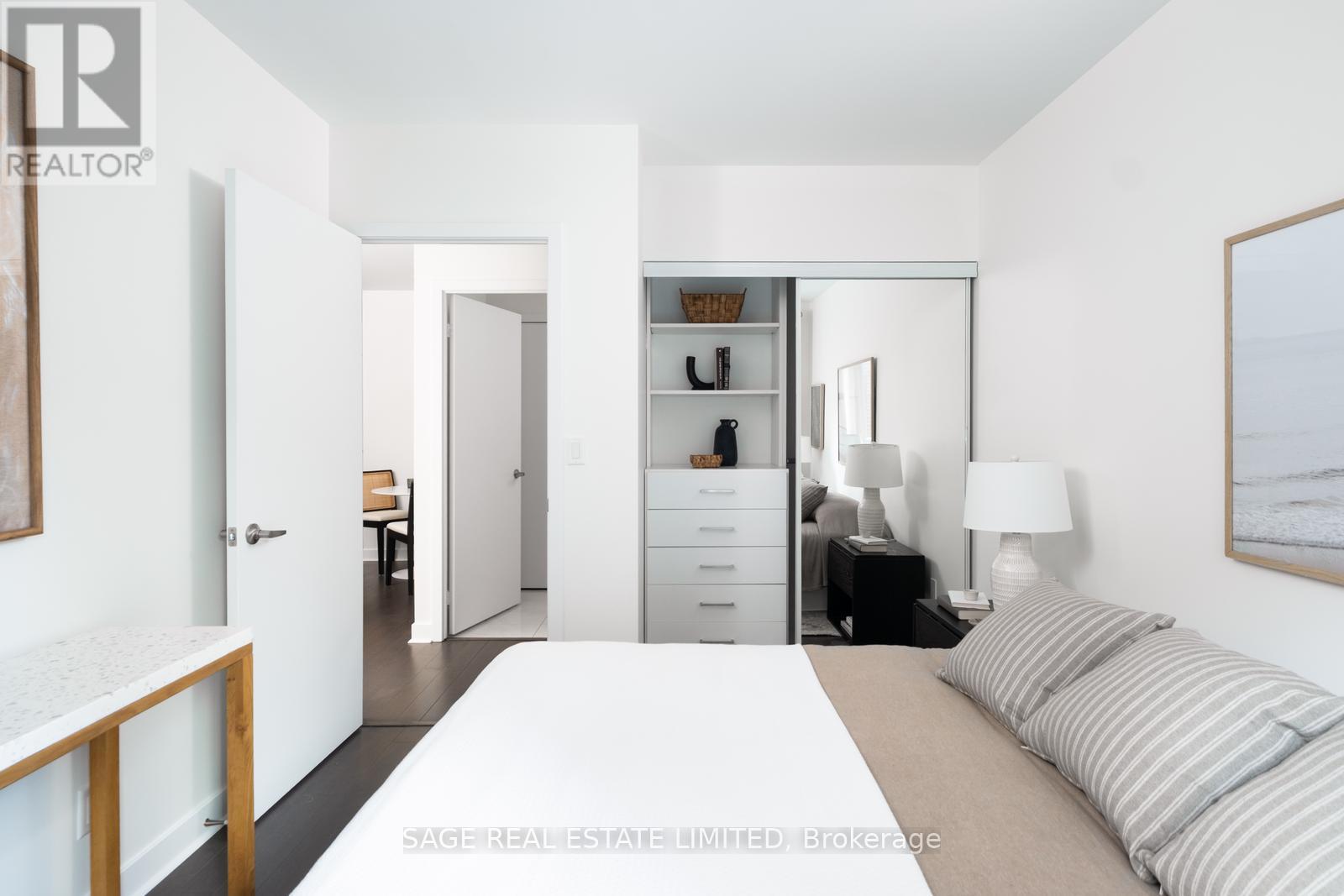 313 - 58 Orchard View Boulevard Property Photo 13