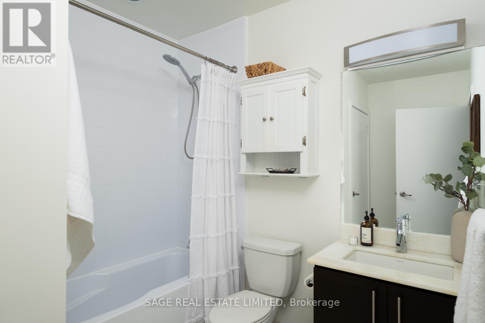 313 - 58 Orchard View Boulevard Property Photo 14