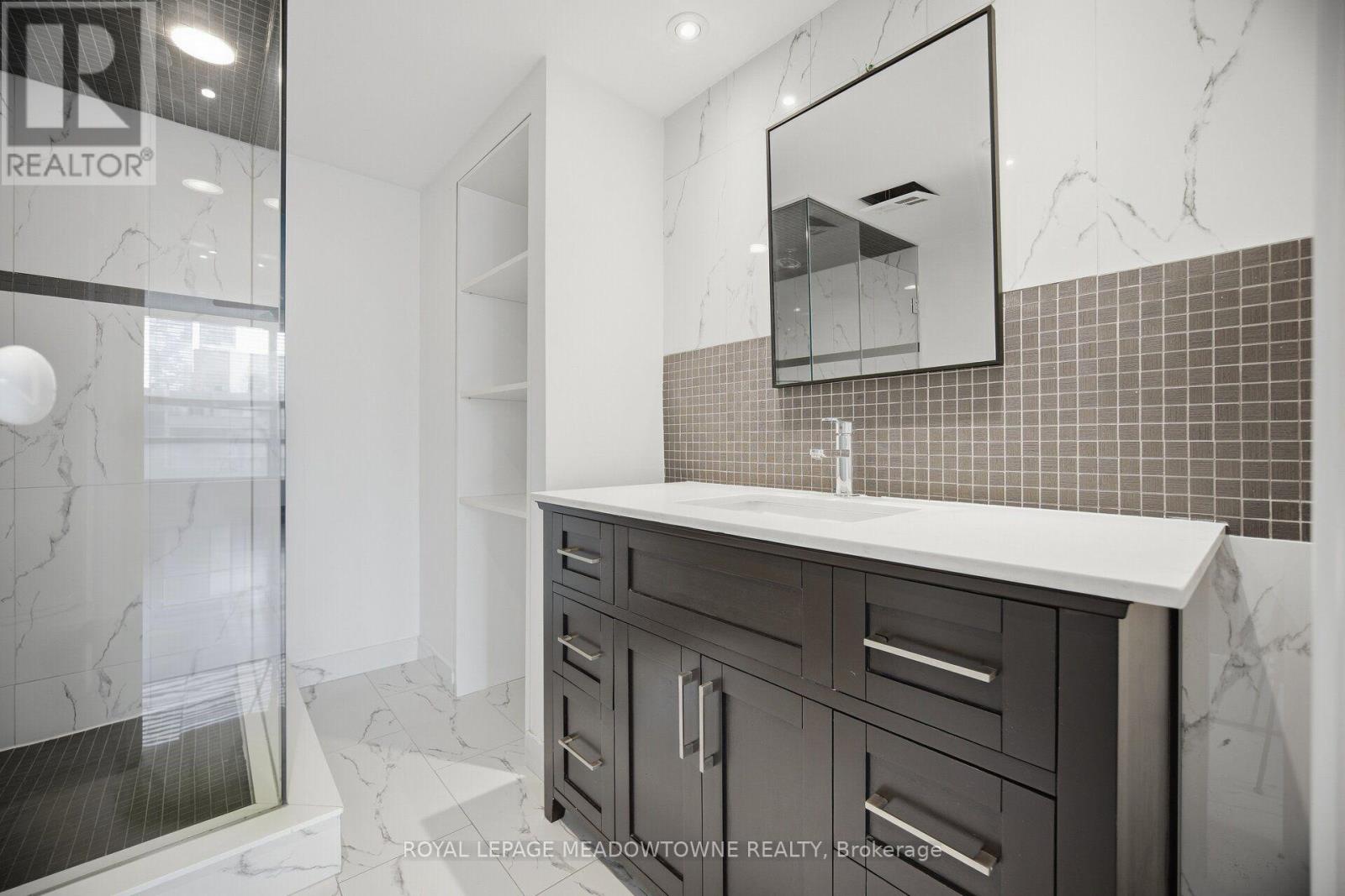 610 - 82 Lombard Street Property Photo 27