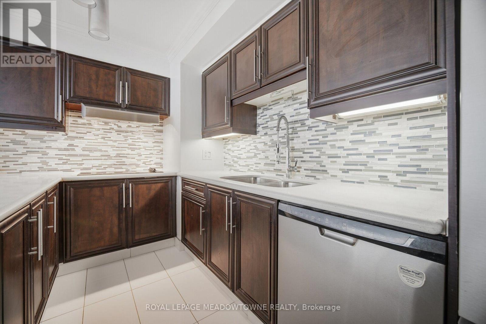610 - 82 Lombard Street Property Photo 37