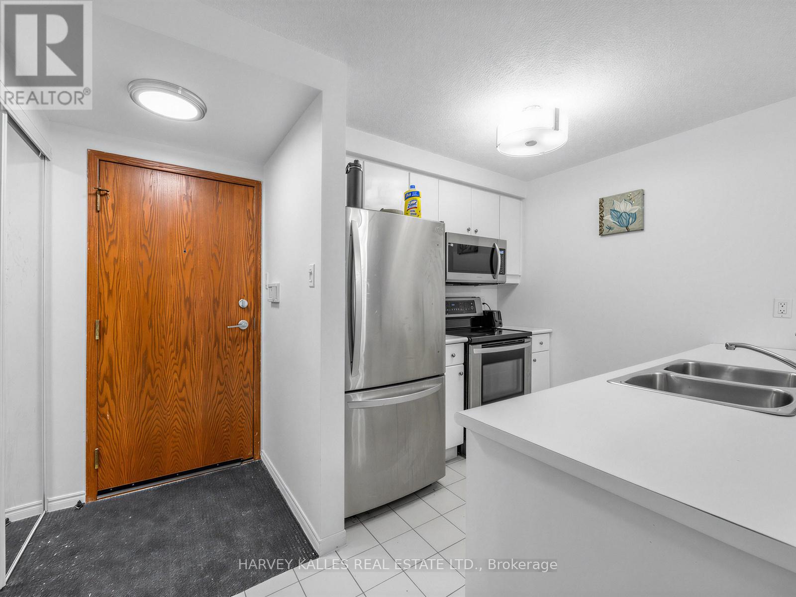 705 - 10 Yonge Street Property Photo 5