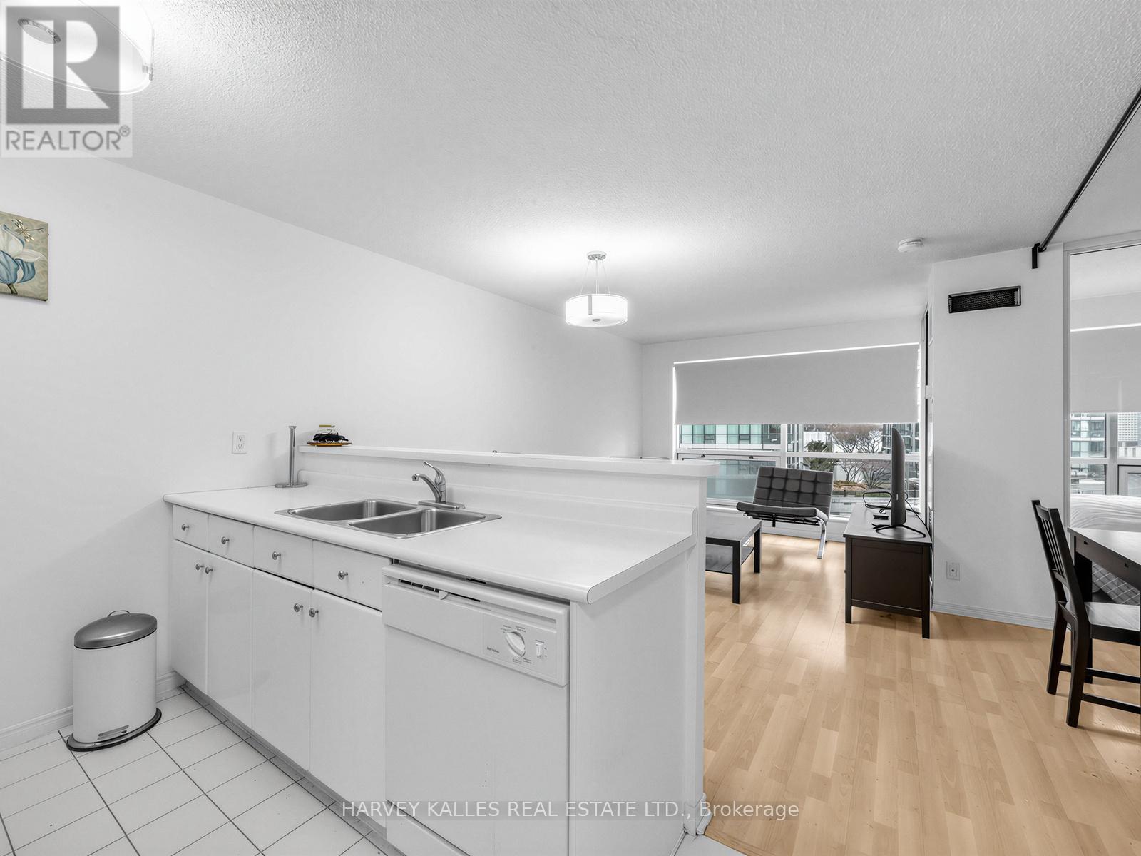 705 - 10 Yonge Street Property Photo 7