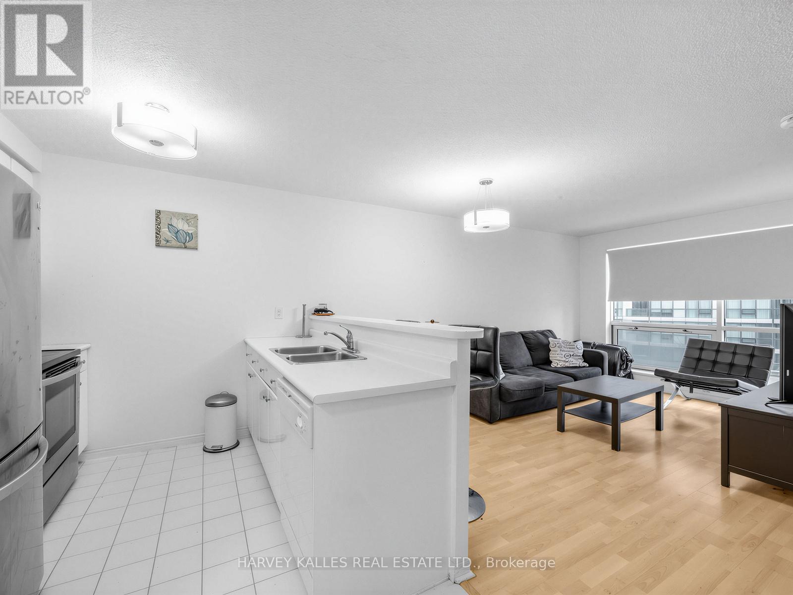 705 - 10 Yonge Street Property Photo 8