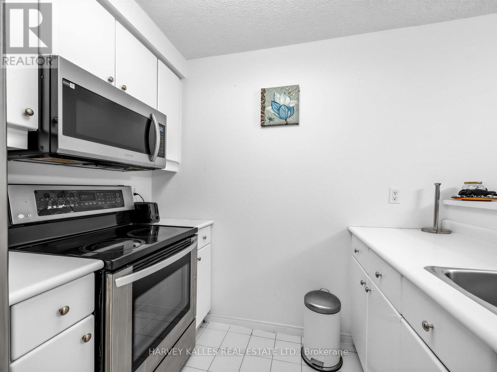 705 - 10 Yonge Street Property Photo 9