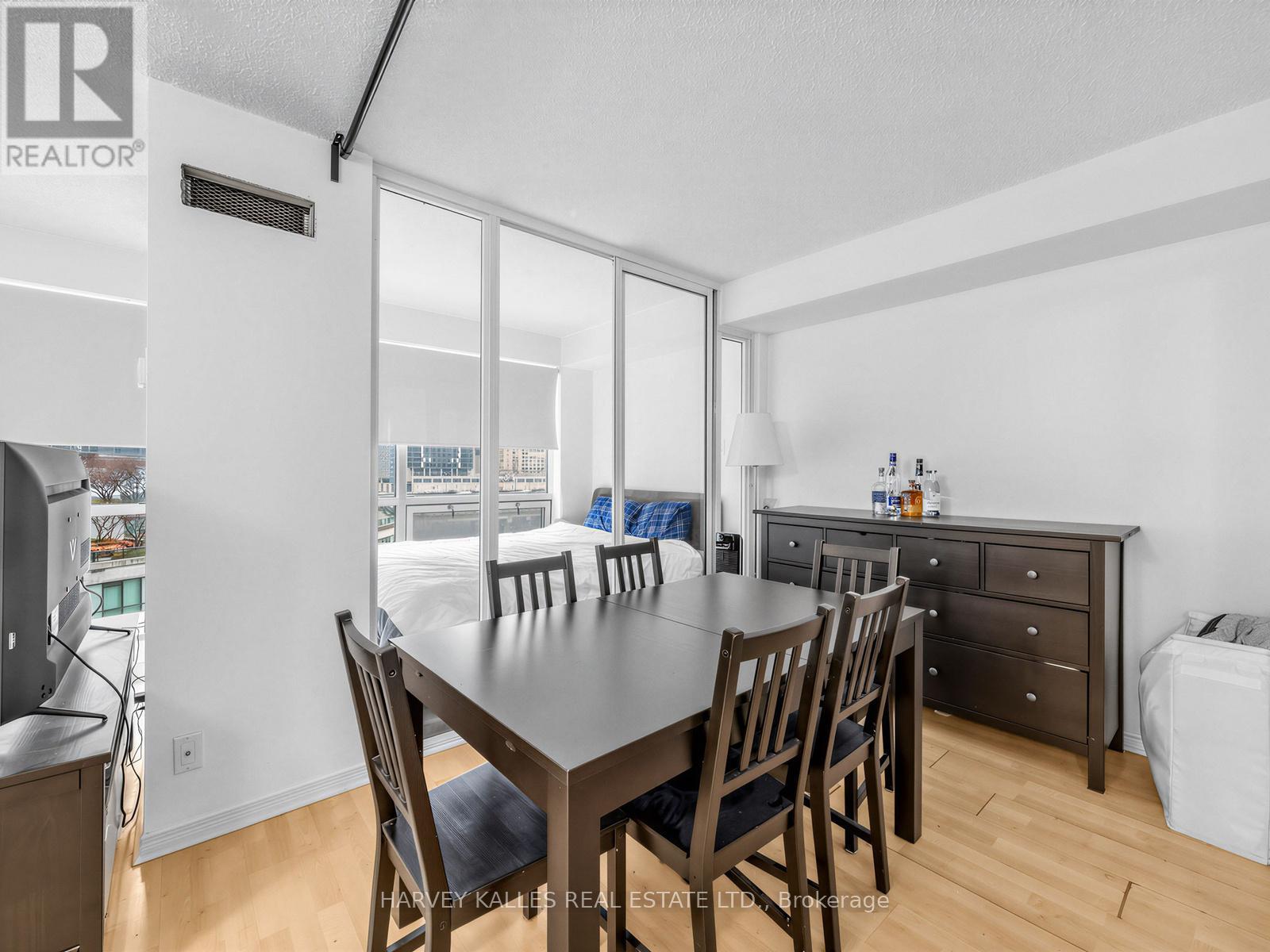 705 - 10 Yonge Street Property Photo 14