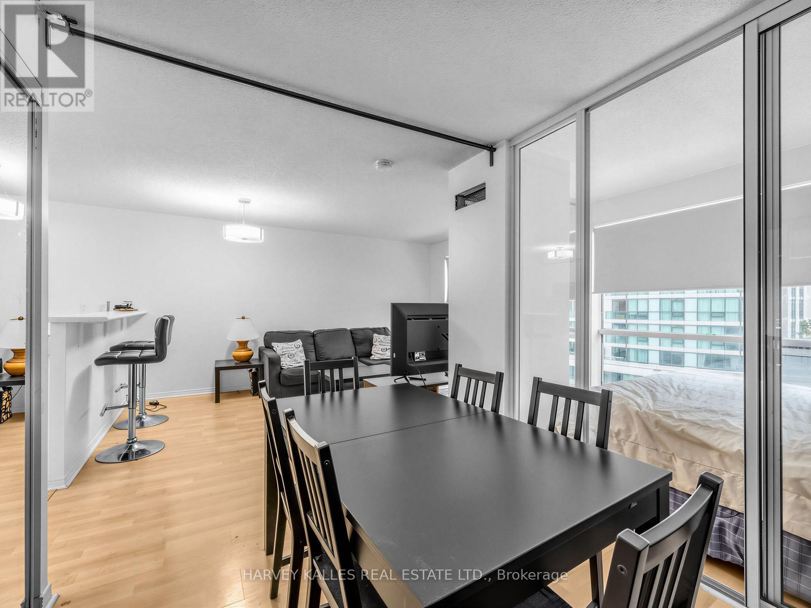 705 - 10 Yonge Street Property Photo 15