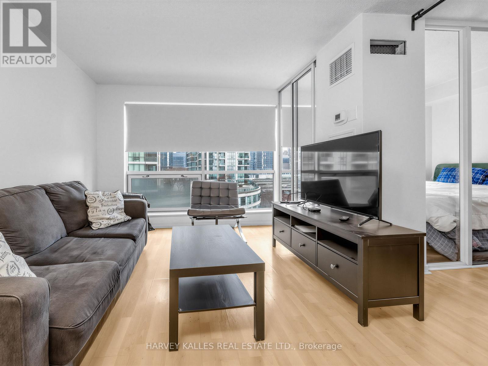 705 - 10 Yonge Street Property Photo 18
