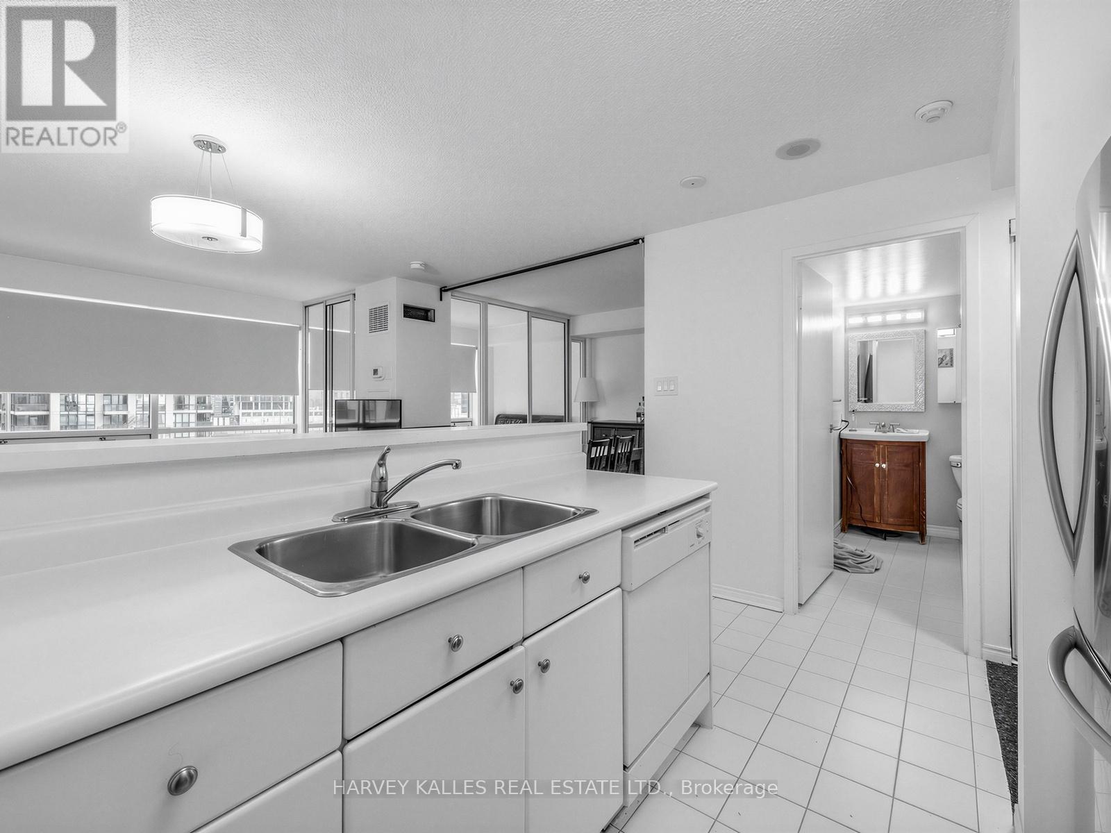 705 - 10 Yonge Street Property Photo 25