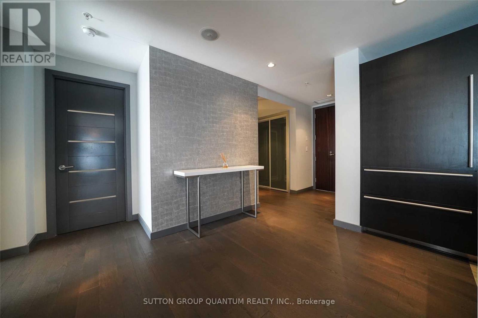 2109 - 180 University Avenue Property Photo 2