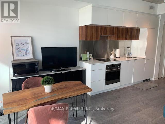 3002 - 185 Roehampton Avenue Property Photo 5