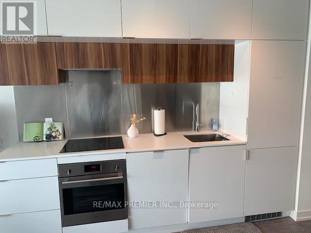 3002 - 185 Roehampton Avenue Property Photo 6