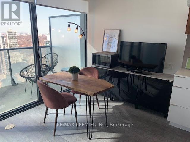 3002 - 185 Roehampton Avenue Property Photo 7