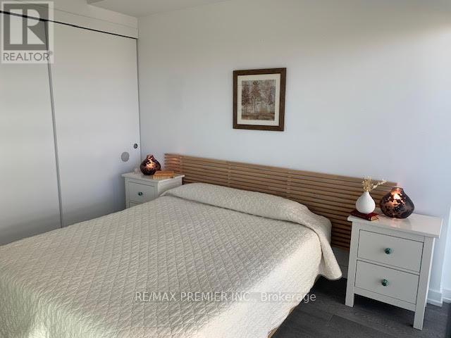 3002 - 185 Roehampton Avenue Property Photo 8