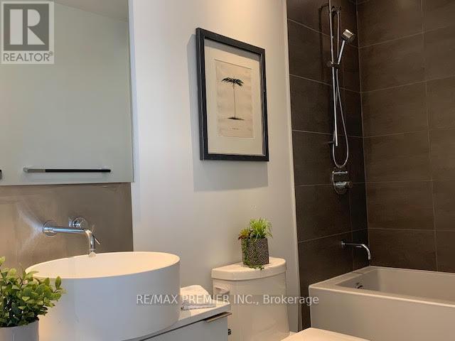 3002 - 185 Roehampton Avenue Property Photo 11