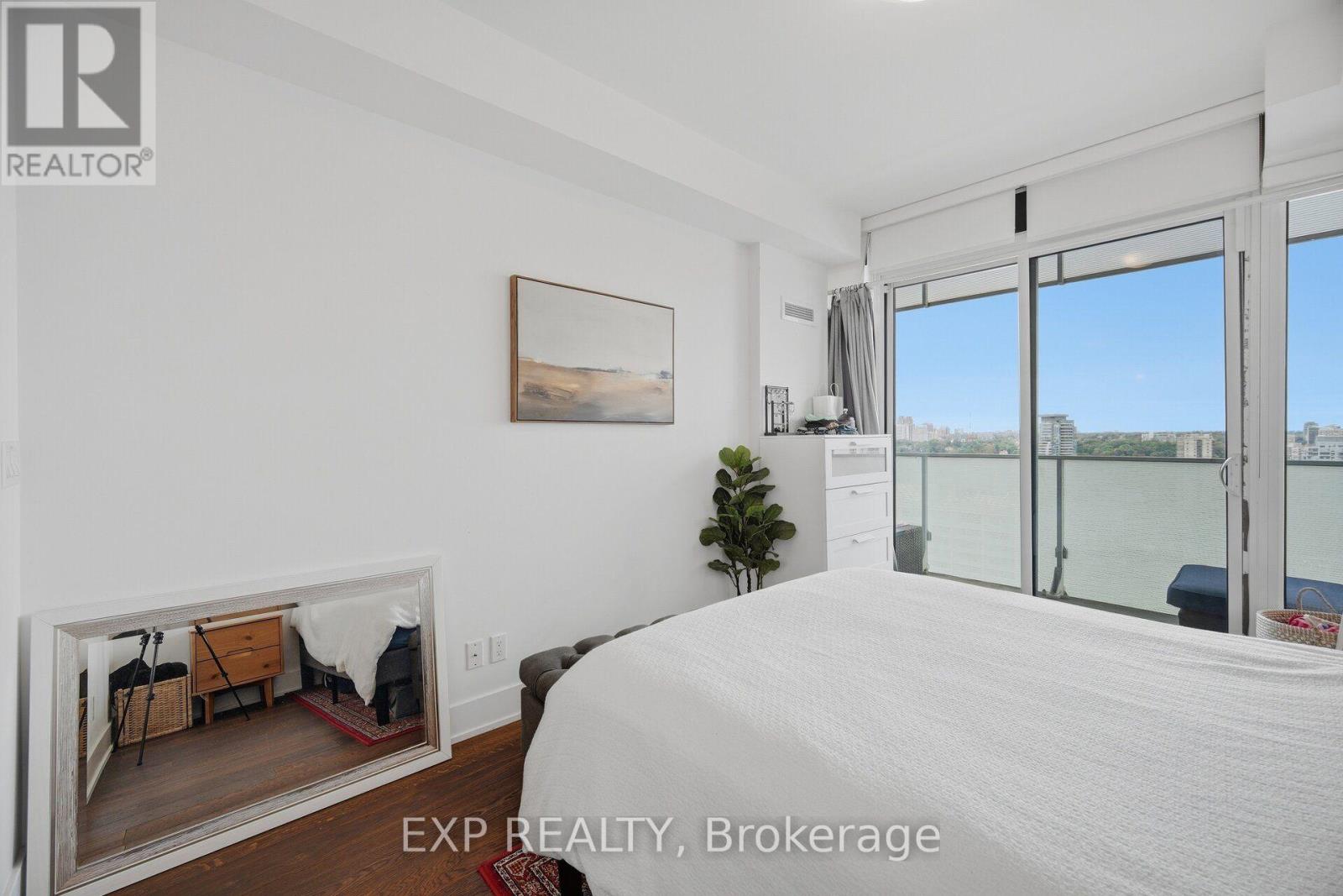 2505 - 200 Bloor Street W Property Photo 18
