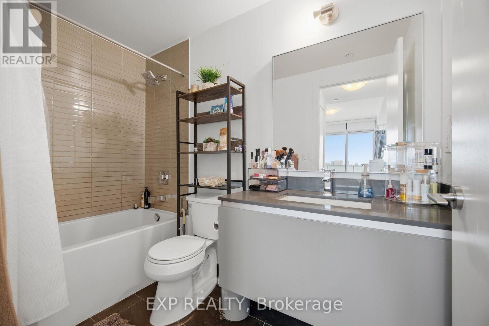 2505 - 200 Bloor Street W Property Photo 21
