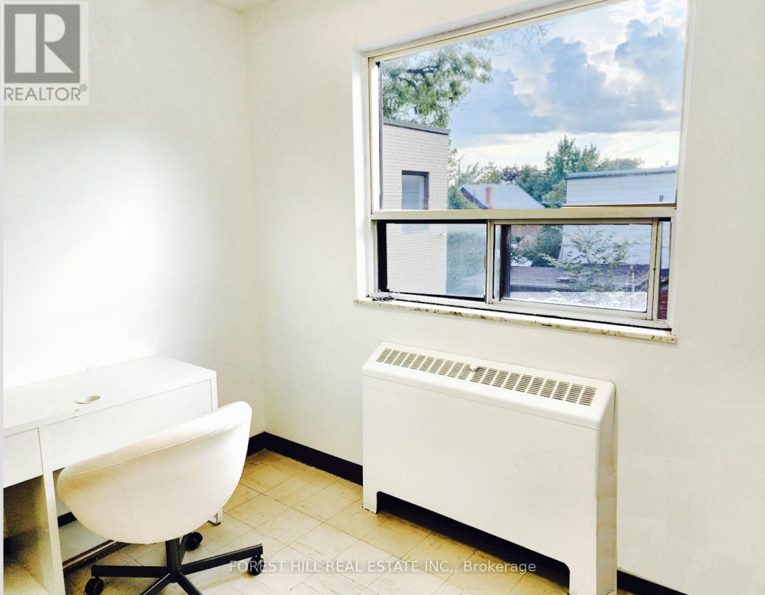 300 - 226 Bathurst Street Property Photo 6
