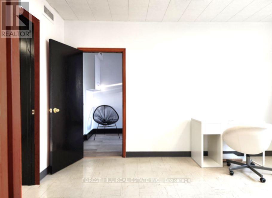 300 - 226 Bathurst Street Property Photo 7