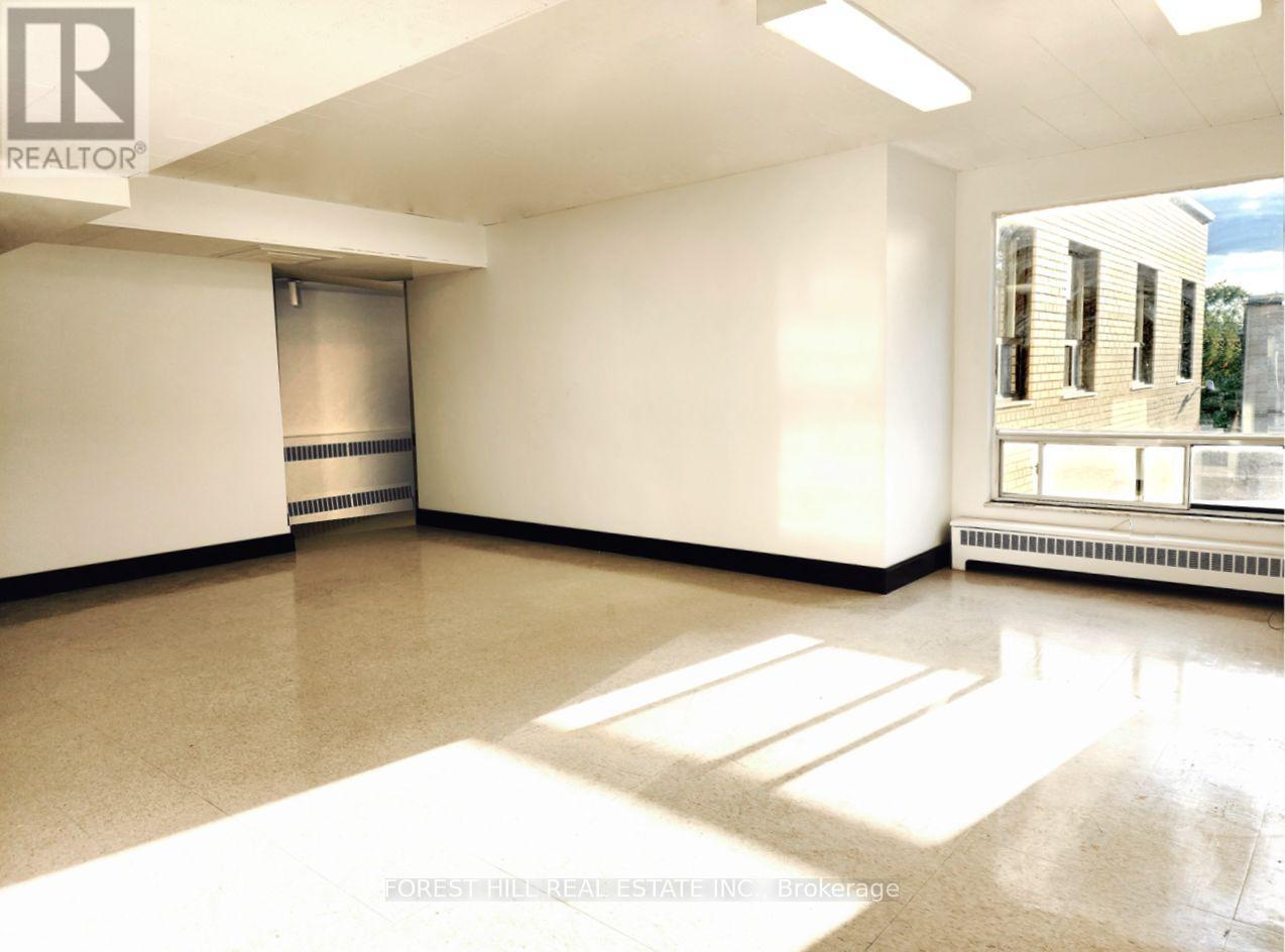 300 - 226 Bathurst Street Property Photo 9