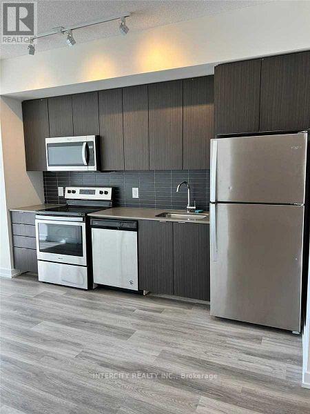 812 - 3237 Bayview Avenue Property Photo 8