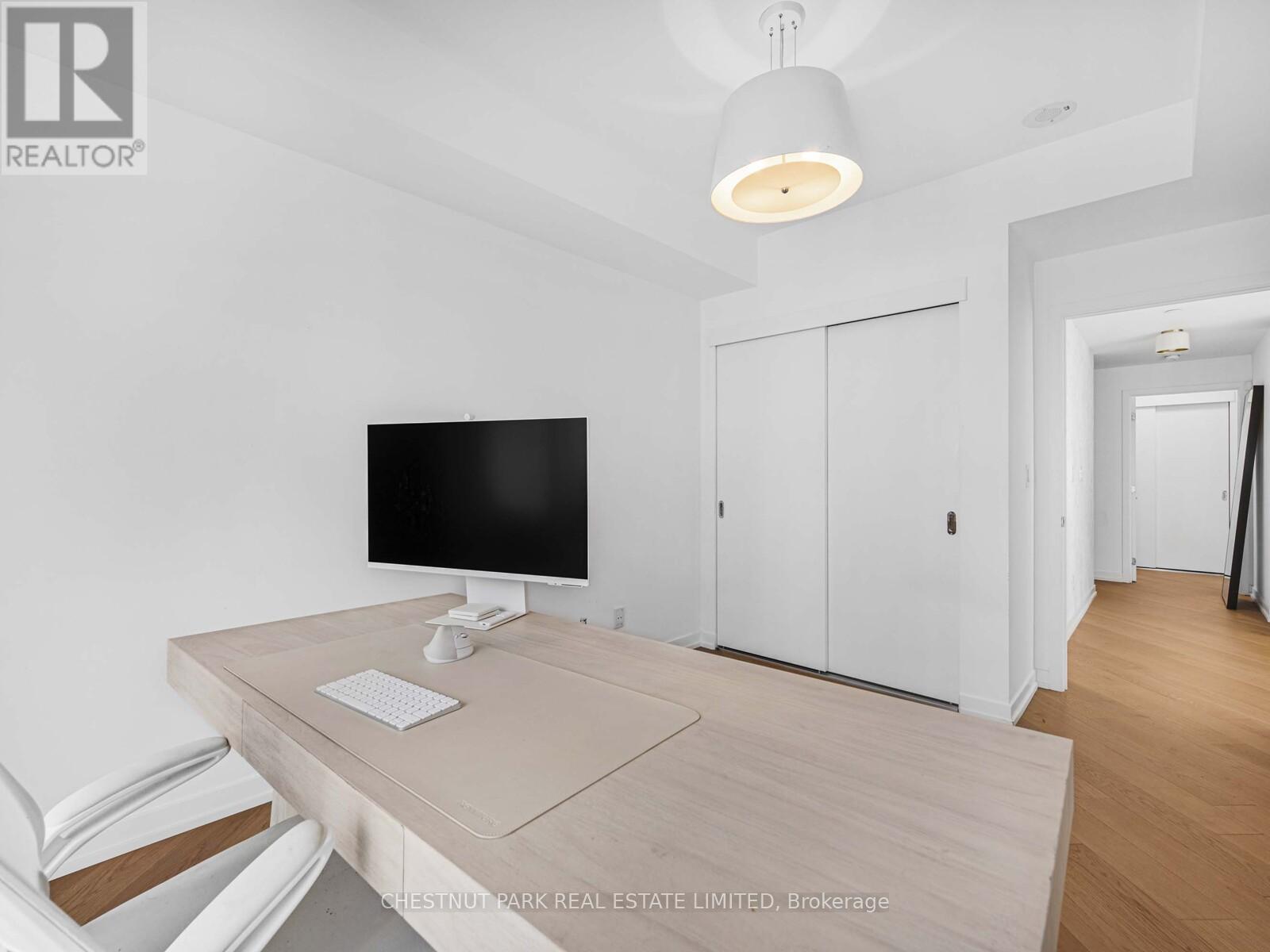 1811 - 21 Widmer Street Property Photo 4