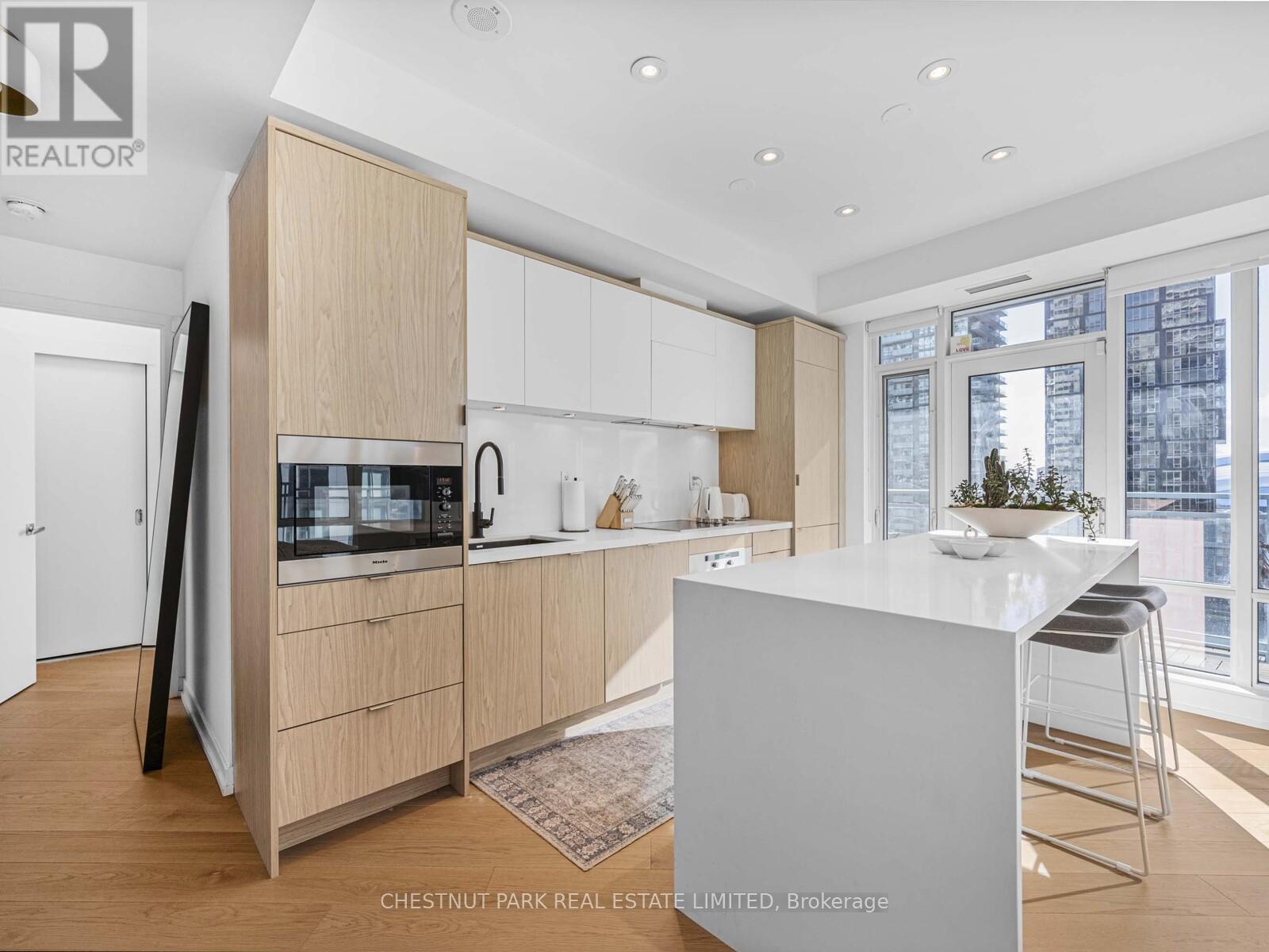 1811 - 21 Widmer Street Property Photo 12