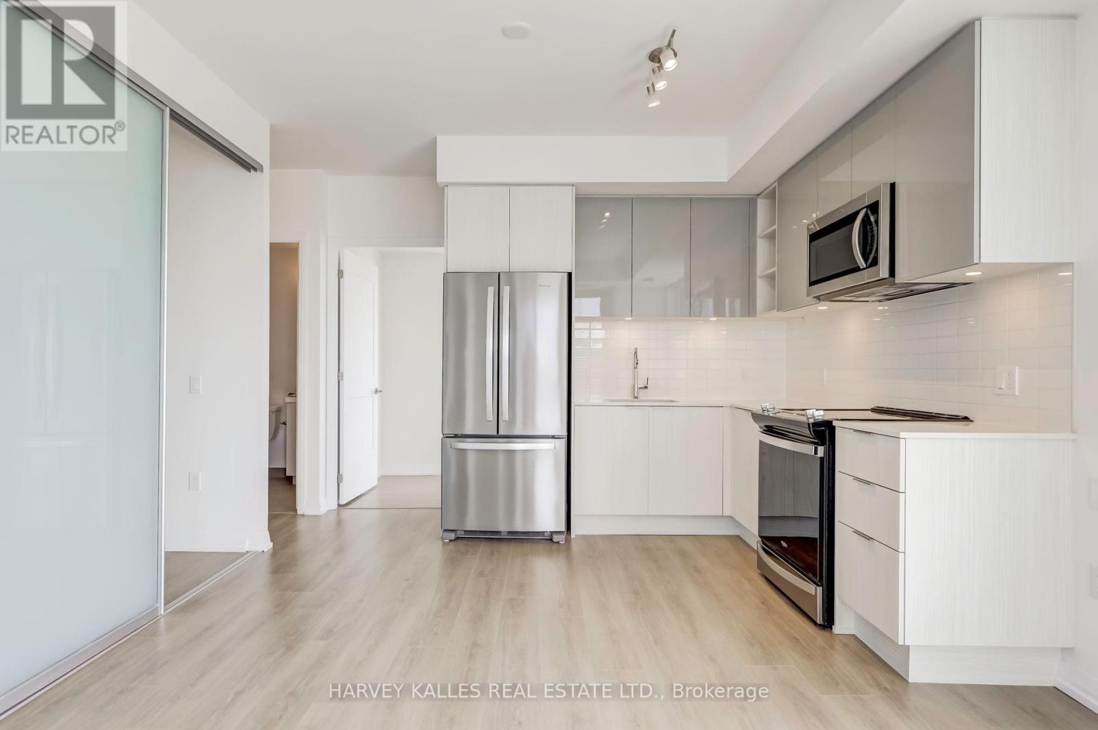 2209 - 25 Holly Street Property Photo 6