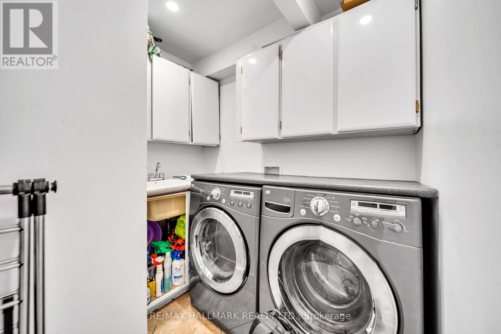 17 Twin Circle Court Property Photo 12