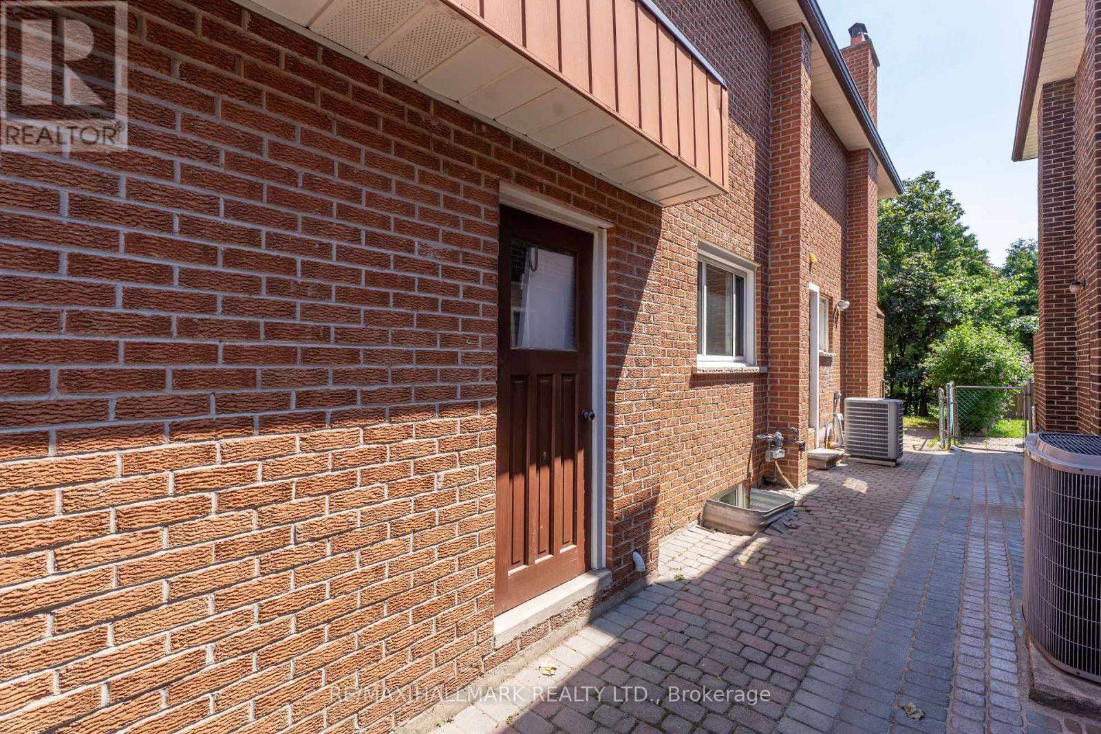 17 Twin Circle Court Property Photo 27