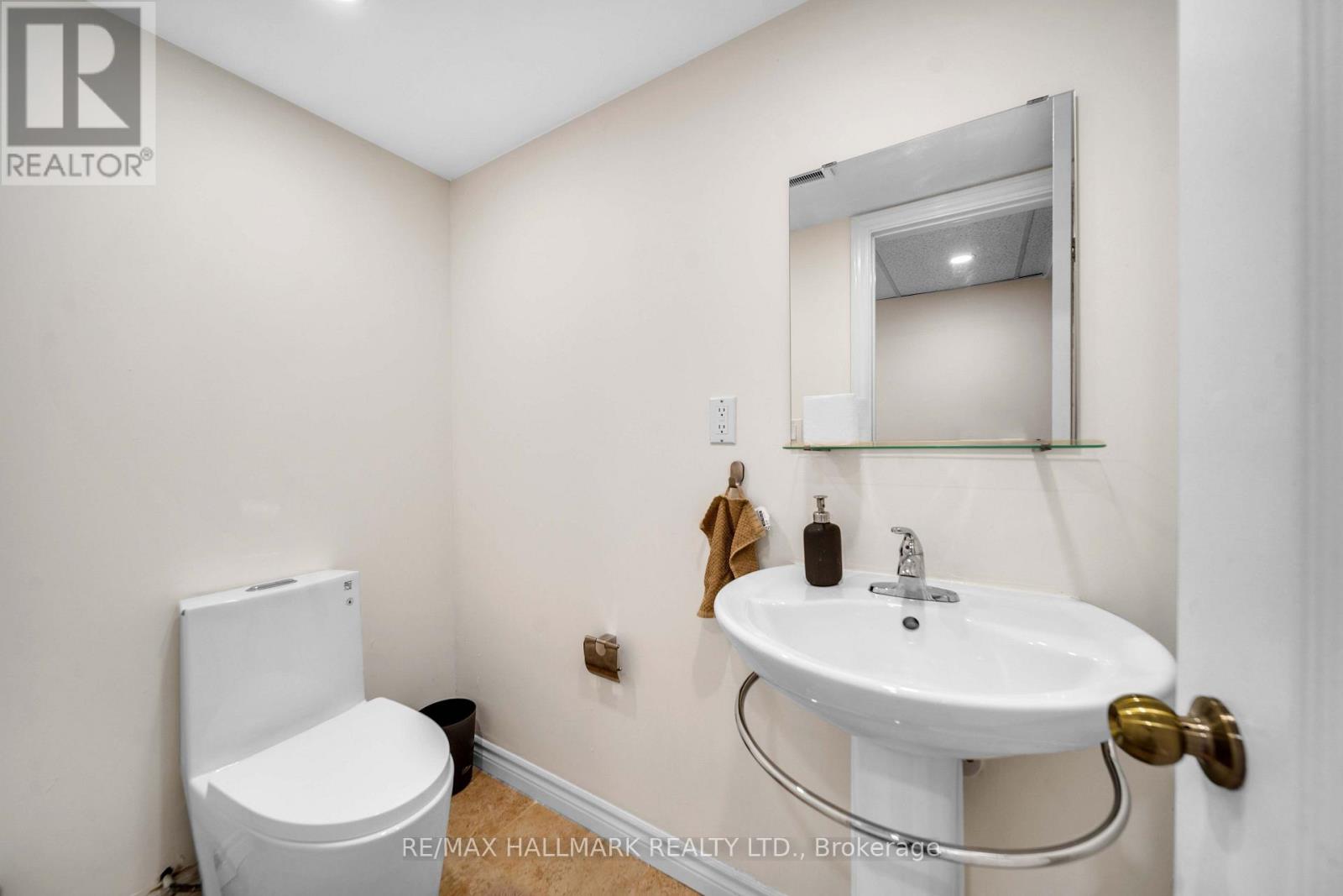 17 Twin Circle Court Property Photo 32