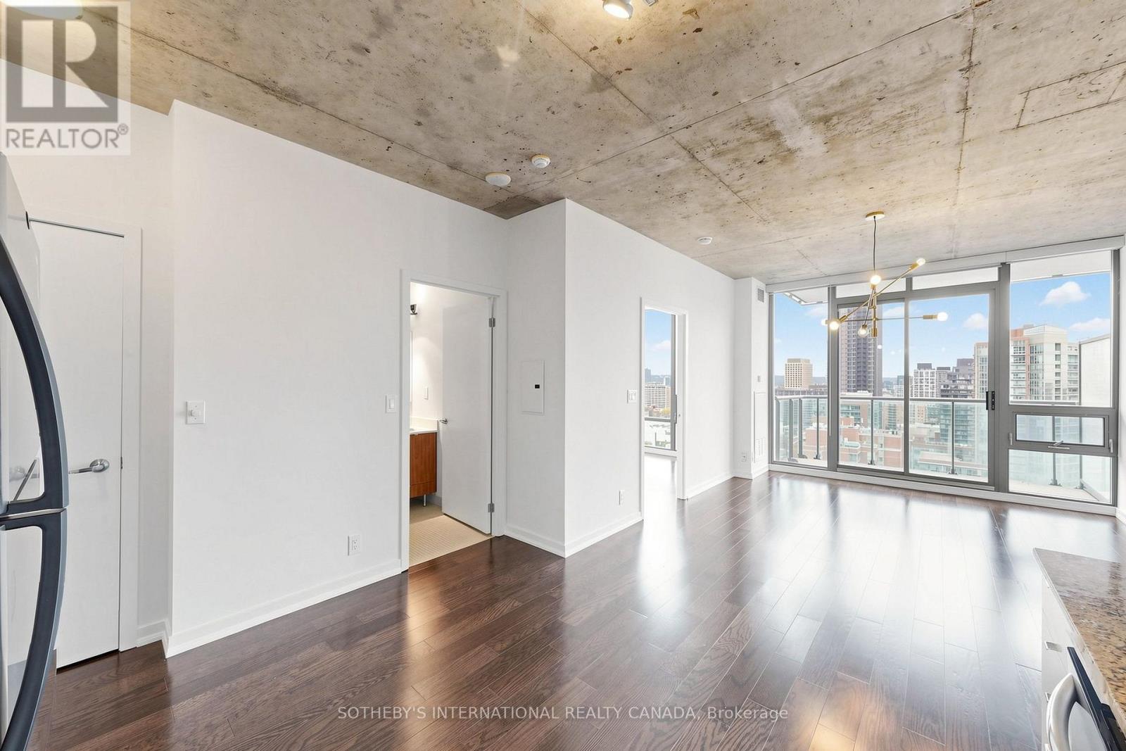 2207 - 33 Lombard Street Property Photo 3