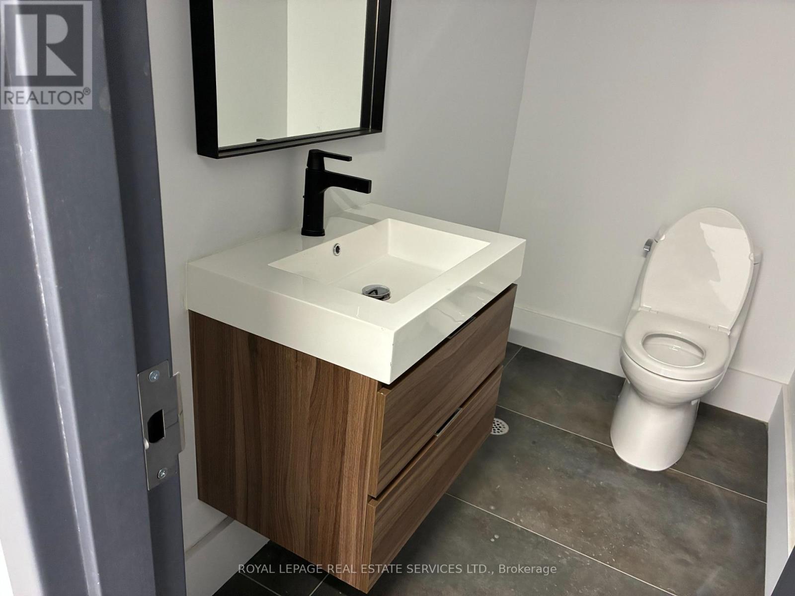 2nd Floor - 298 Spadina Avenue Property Photo 7