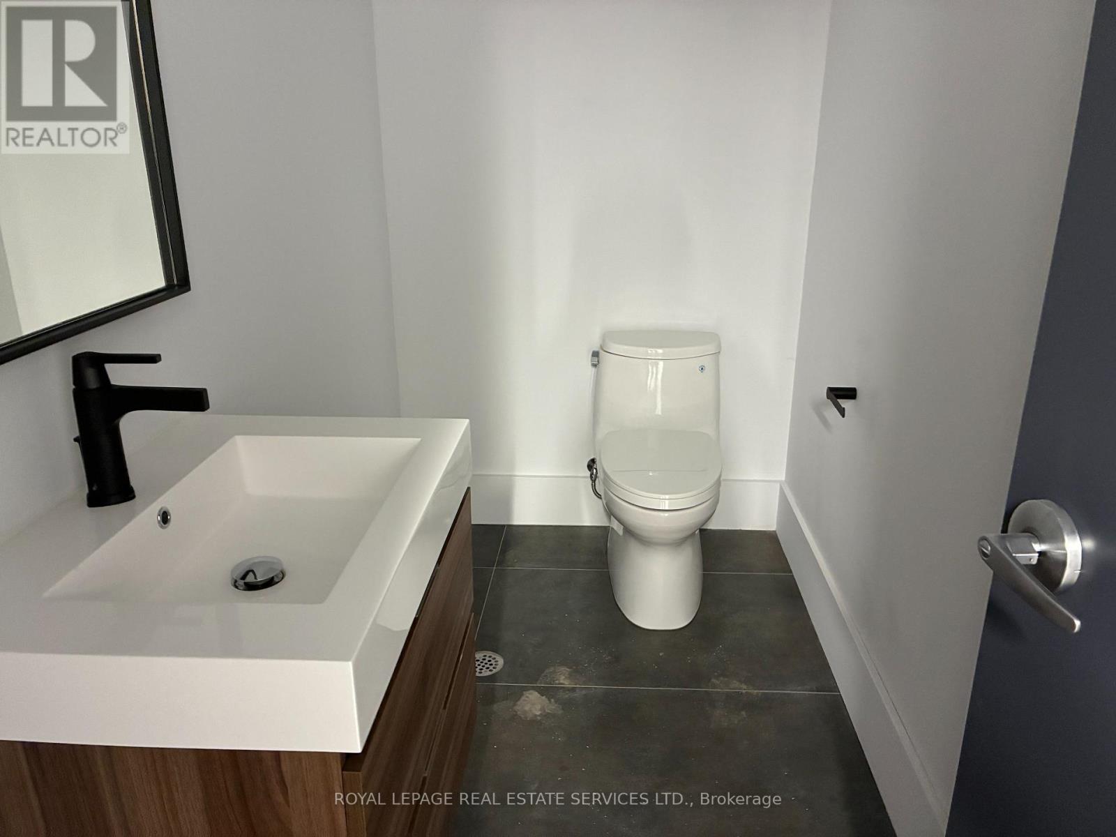 2nd Floor - 298 Spadina Avenue Property Photo 8