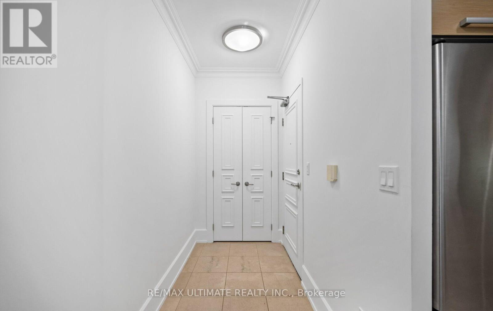 303c - 662 Sheppard Avenue Property Photo 9