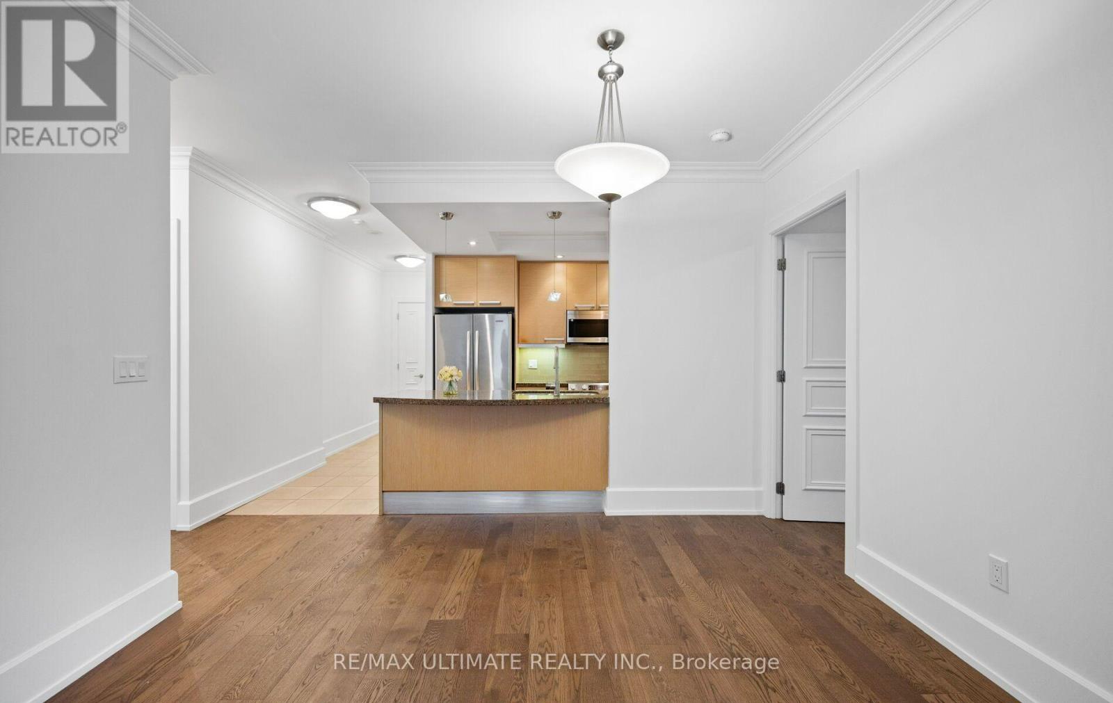 303c - 662 Sheppard Avenue Property Photo 12